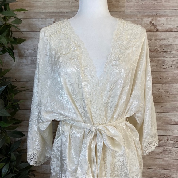 Vintage Victoria’s Secret GOLD Label White Robe OS - Picture 3 of 8